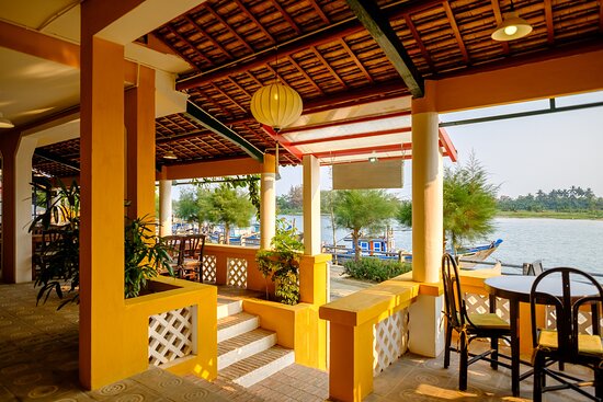 nhà hàng đặc sản hội an